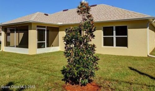 8325 105th Ct, Vero Beach, FL 32967-3655