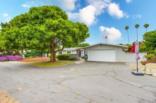 1365 Bonair Rd, Vista, CA 92084-4103