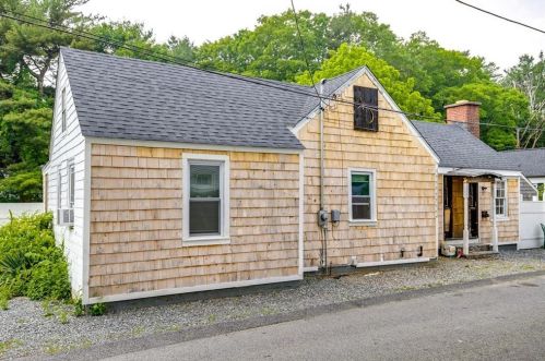 10 Prince St, Coventry, RI 02816-6146