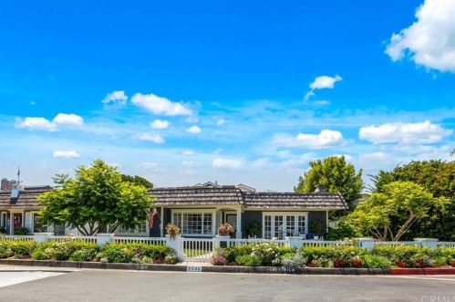 2596 Crestview Dr, Newport Beach, CA 92663-5651