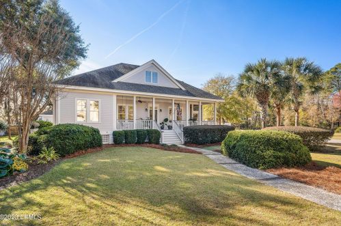 2 Waterbird Dr, Beaufort, SC 29907-2149