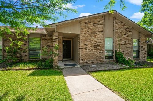 2216 Red Bluff Dr, Carrollton, TX 75007-3217