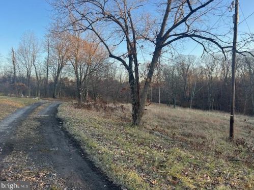93 Beard Rd, West Enola, PA 17025-1002