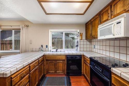 2001 Majestic Oak Ct, Modesto CA  95355-9411 exterior