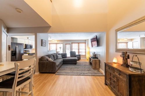 216 Commons Dr, Oakmont, PA 15139-1183