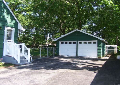 70 Pitt Ave, Deer Park, NY 11729-1807
