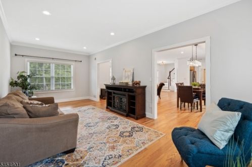 23 Alan Dr, Parsippany NJ  07054-4101 exterior