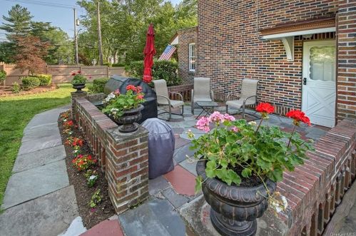 282 Ridgeway, White Plains NY  10605-4113 exterior
