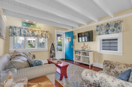 112 Clark Ave, Ocean Grove, NJ 07756-1003