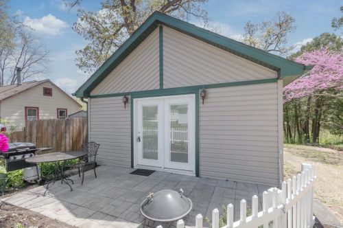 111 Beach Ave, Edgerton, WI 53534-9324