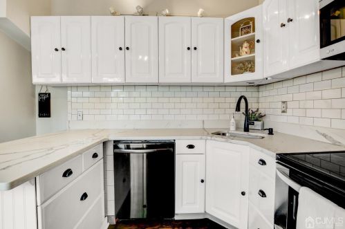 10 Calvin Ct, Old Bridge NJ  08857-2147 exterior