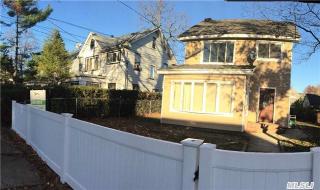 8 Washington Ct, Hempstead, NY 11550-1624