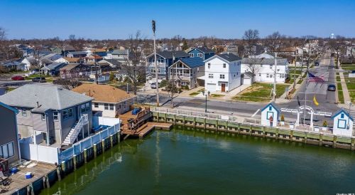 22 North Blvd, East Rockaway NY  11518-1830 exterior