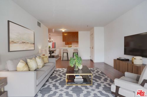 4501 Cedros Ave, Van Nuys CA  91403-2801 exterior