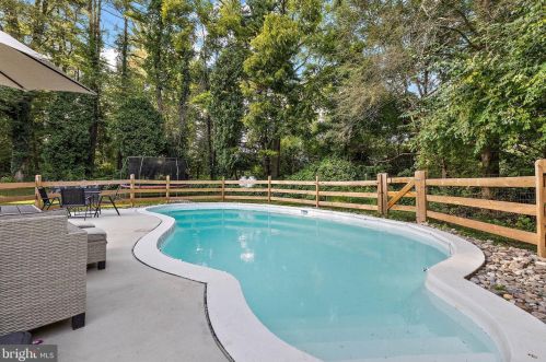 1421 Sugartown Rd, Berwyn PA  19312-1820 exterior