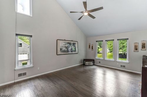 33 Highmount Ave, Warren NJ  07059-5435 exterior