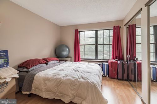 33 Scherer Ct, Trenton NJ  08648-2649 exterior