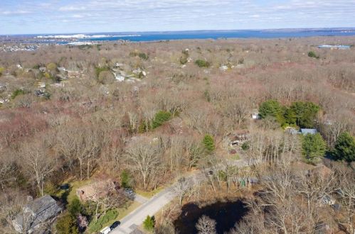 96 Daniel Dr, North Kingstown RI  02852-6702 exterior