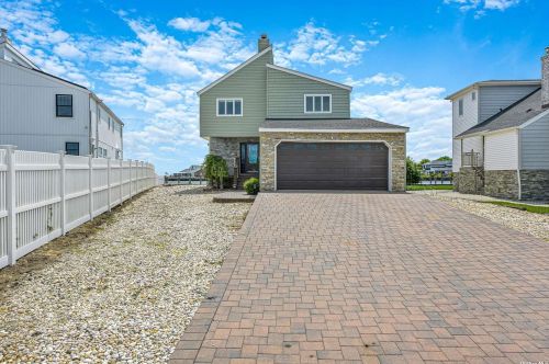 324 Lido Promenade, North Lindenhurst, NY 11757-6600