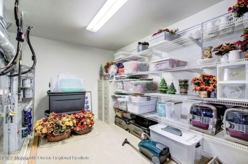 6 Seminole Ct, Jackson Twp NJ  08527-4042 exterior