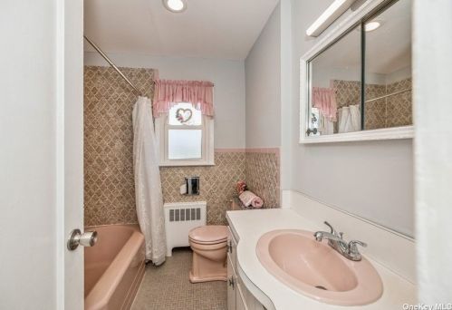 151 Pollok Pl, Hicksville NY  11801-2220 exterior