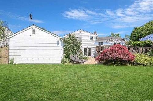 772 Pat Dr, West Islip NY  11795-3537 exterior