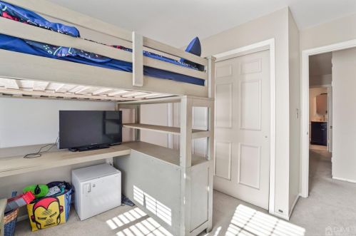 35 Heritage Ln, Perth Amboy NJ  08863-1464 exterior