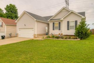 346 Chalet Cir, Clarksville, TN 37040-1640