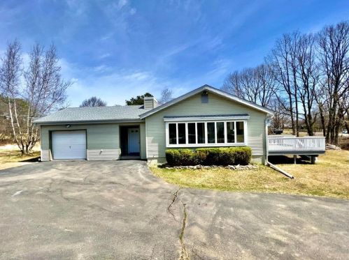 2322 Yellowstone Dr, Blakeslee, PA 18610-2237