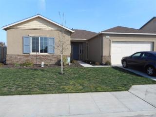 3830 Carriage Ave, Fresno CA  93727-0815 exterior
