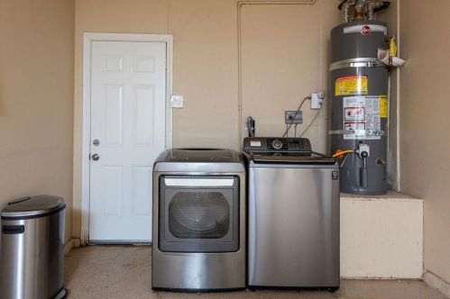 4075-77 Clairemont Dr, San Diego CA exterior