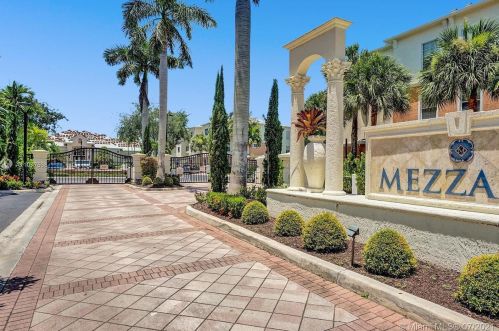 9857 Baywinds Dr, West Palm Beach, FL 33411-1842