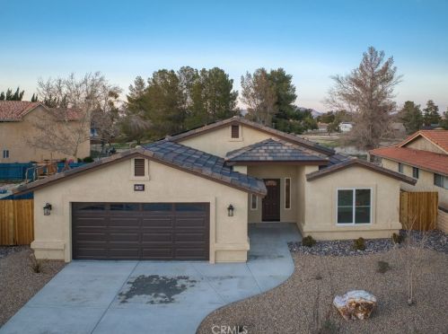 15900 Nassau Dr, Victorville, CA 92395-4825
