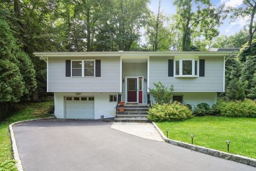 33 Brookside Pl, Pleasantville, NY 10570-1204