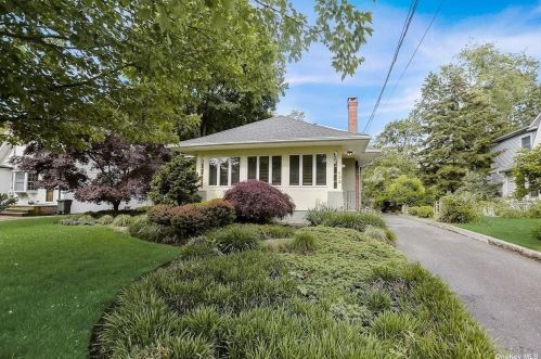 433 Pine Acres Blvd, Brightwaters, NY 11718-1217