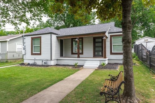 3630 Dawes Dr, Dallas, TX 75211-6112