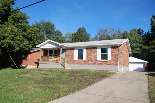 6109 Lynnchester Dr, Louisville, KY 40219-2511