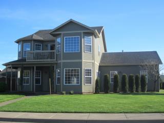 1226 Henrys Blvd, Woodburn, OR 97071-8682