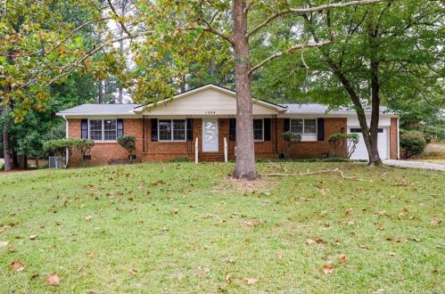 1554 Boros Dr, Fayetteville, NC 28303-3004