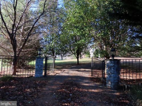 24 Peach Orchard Ln, Washington, VA 22747-2112