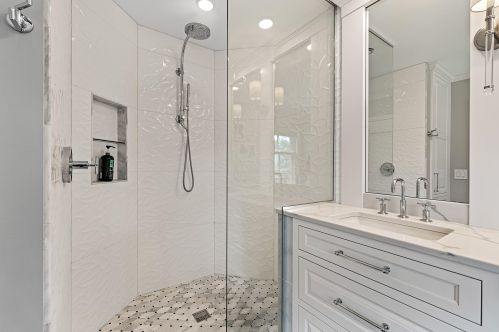 4749 Cramer St, Milwaukee WI 53211-1228 exterior