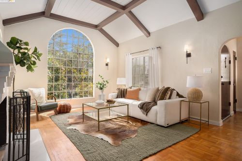 1 Kingsland Pl, Oakland CA  94619-2608 exterior