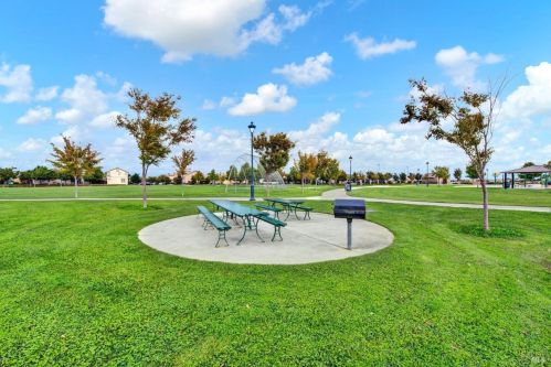 8001 Finchley Ct, Vacaville CA  95687-8253 exterior