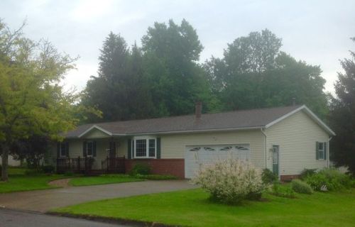 84 Meadow Ln, Corry, PA 16407-1304