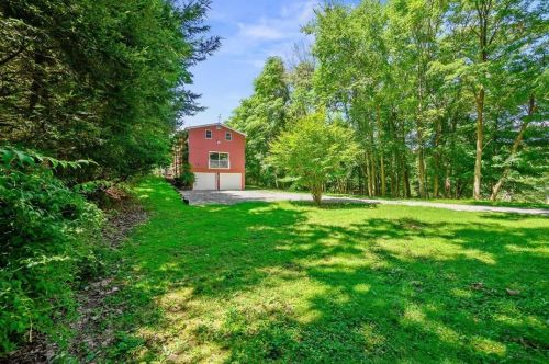 642 Wetzel Rd, Pittsburgh, PA 15209-1169