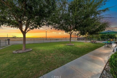 1144 Vineyard Rd, Bakersfield, CA 93307-8946