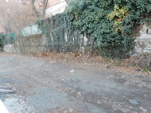 34 Hartley Ave, Mount Vernon NY  10550-1124 exterior