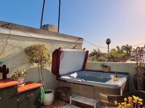 227 Glendora Ave, Long Beach CA  90803-3504 exterior