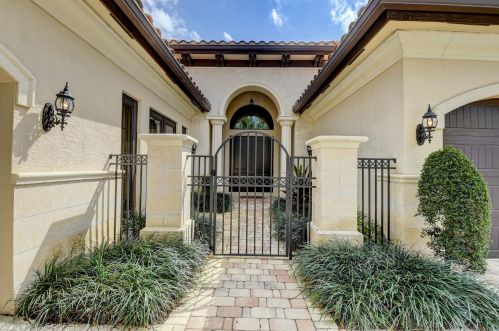 8486 Hawks Gully Ave, Delray Beach, FL 33446-9678