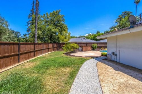237 Eucalyptus Dr, Redlands CA  92373-7122 exterior